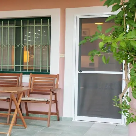 In Rosebud Apartamento Nikiana