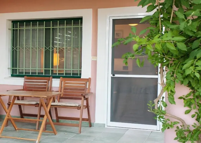 In Rosebud Apartamento Nikiana